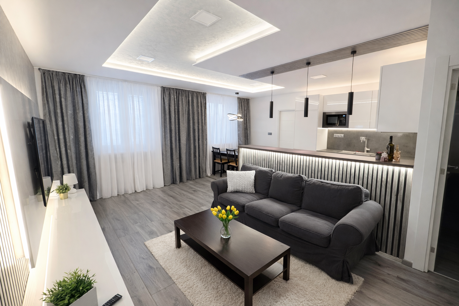 Luxury 2 BR Apartment Best Location